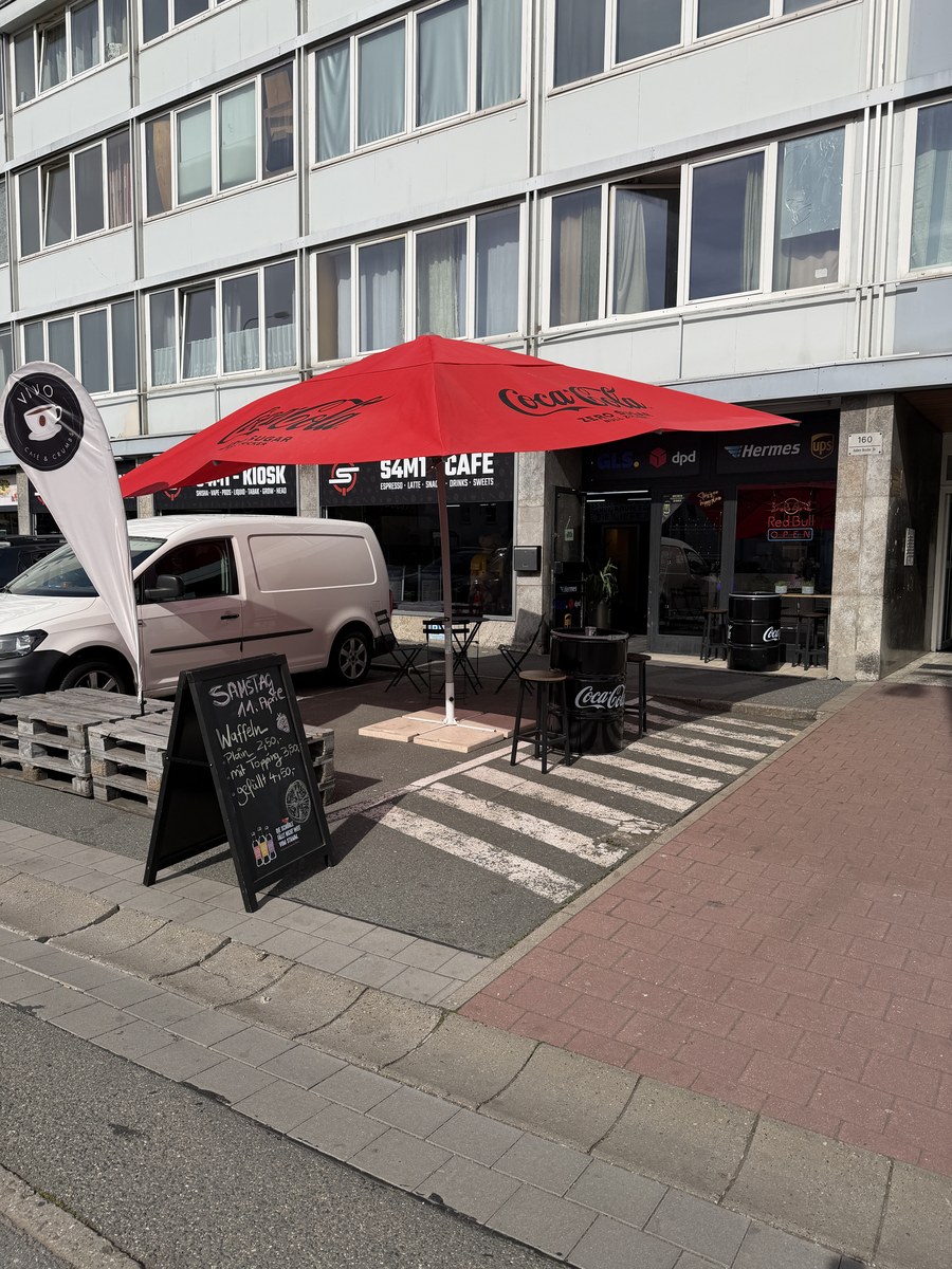 Eingang und Außenansicht von S4M1 in Erlangen